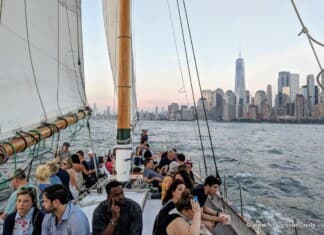 Classic Harbor Line Boat Cruises
